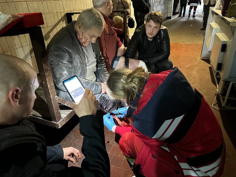 Наслідки ворожого обстрілу Херсону: одна людина загинула, сім - госпіталізовано 02