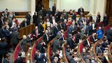 Оппозиция проигнорировала Януковича: "Юле – волю! Юре – волю! Банду – прочь!". ФОТО