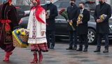 Ukraine leaders lay flowers at monument to Hrushevsky. PHOTOS