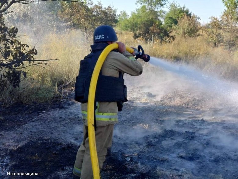 Масовані удари дронів по Дніпропетровщині: є поранені