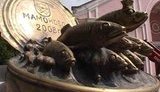 В Калининградской области установили двухметровый памятник шпротам. ФОТО.