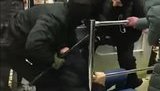 Силовики жорстко затримують людей у мінському магазині. ВIДЕО