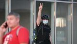 В Минске закрывают метро, возле станций собираются протестующие с цветами