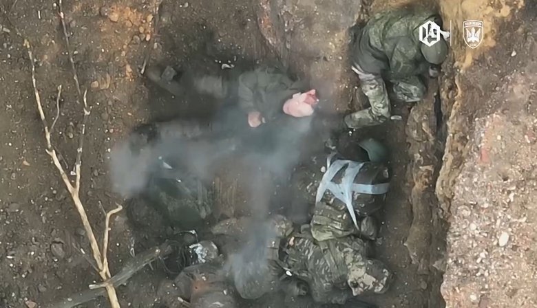 "Один застрелився, двоє зачекали ударний дрон": "Птахи Мадяра" ліквідували 3 окупантів у рові. ВIДЕО