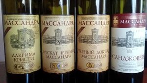 Винзаводы в оккупированном Крыму могут остановиться из-за санкций: не хватает бутылок