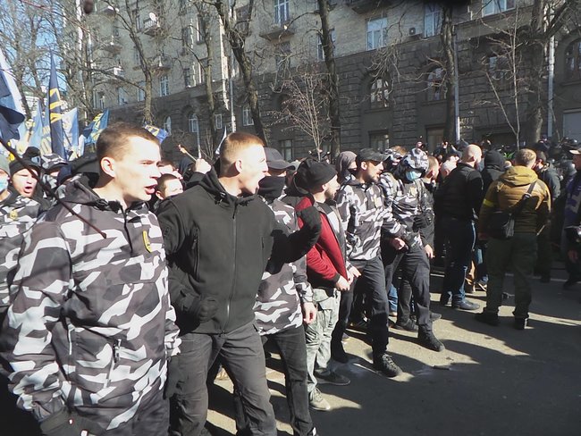 Свинарчуків - за ґрати! - протест проти корупції в Укроборонпромі переріс у зіткнення під АП (оновлено) 12