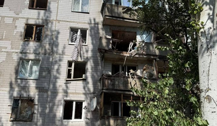 Одна людина загинула й одну поранено внаслідок ворожого удару артилерією по Краматорську. ФОТОрепортаж