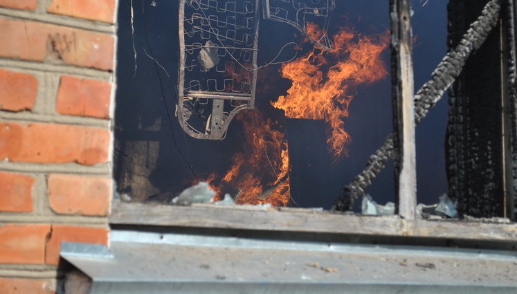 У Павлівці, яка постраждала від вибухів боєприпасів, згорів будинок, пошкоджено школу, у половини будинків пошкоджено дахи і вікна, - Міноборони. ФОТОрепортаж