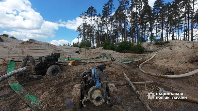 Незаконний видобуток бурштину: на Рівненщині викрили схему