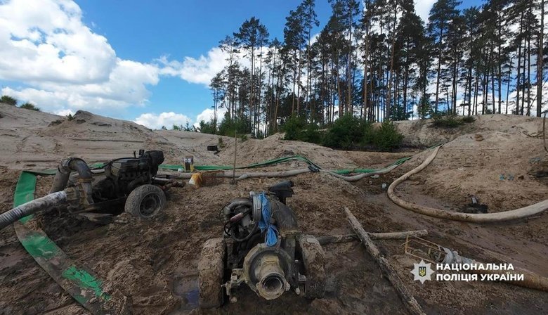 50 hectares of fertile soil and over 700 trees destroyed: amber mining scheme exposed in Rivne region. PHOTOS