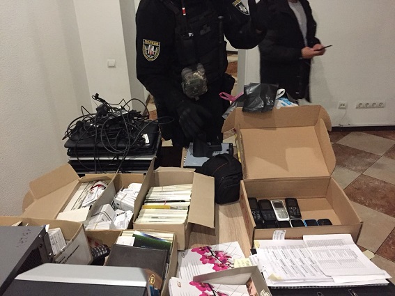 Крупную межрегиональную ОПГ сутенеров, крышуемую правоохранителями, разоблачили в Одессе и Харькове 01