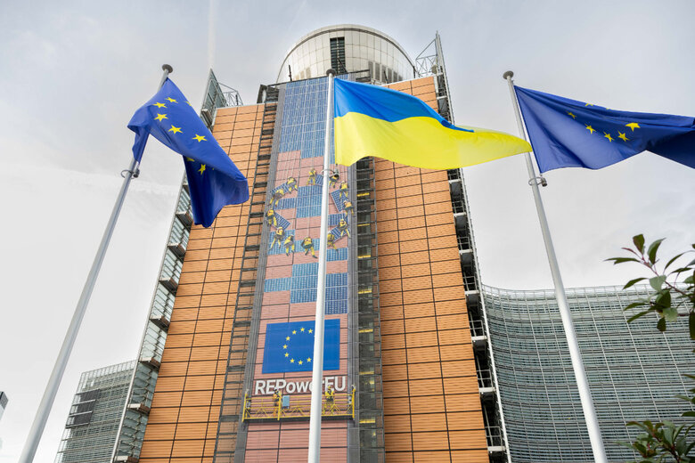 Єврокомісія підняла прапор України до тисячного дня повномасштабного вторгнення РФ