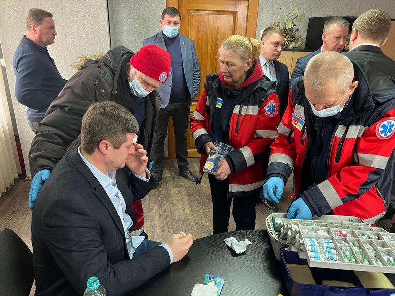 Під час сесії Рівненської міськради побили екснардепа Осуховського 02