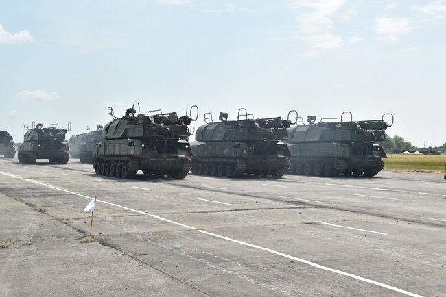 Понад тисяча військовослужбовців і 300 одиниць техніки проводять на Чернігівщині репетицію параду до Дня Незалежності 07