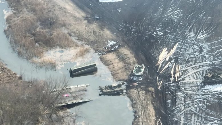 Захисники України зруйнували понтонну переправу військ РФ в районі Гостомеля 01