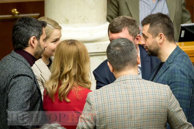 Обнимающая Потураева Янченко, слуга народа Салийчук просит помощника составлять базу обещаний, Галайчуку советуют отменить корпоратив, - день работы ВР 18 декабря 12