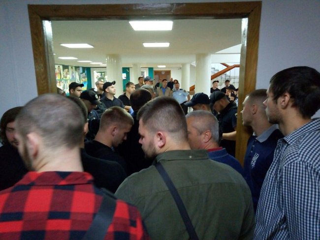 Підозрюваного в антисемітизмі опоблоківця Суханова не пустили до міськради Дніпра 01
