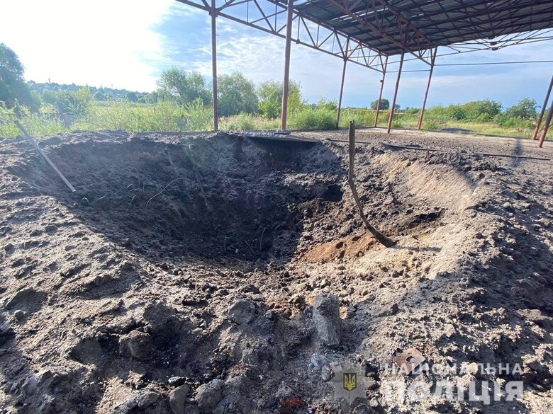 Окупанти вночі завдали ракетного удару по Мерефі на Харківщині, пошкоджено цехи підприємства, поранено охоронця 07
