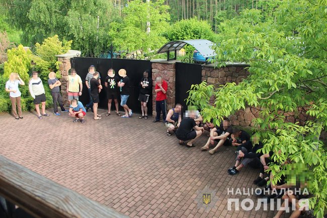 Поліція звільнила з рабства майже 90 осіб, яких утримували в реабілітаційних центрах на Житомирщині 03 Поліція звільнила з рабства майже 90 осіб, яких утримували в реабілітаційних центрах на Житомирщині 03