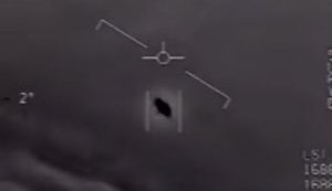 Пентагон официально опубликовал ролики с НЛО, которые ранее "слили" в сеть. ВИДЕО