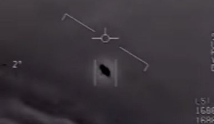 Пентагон официально опубликовал ролики с НЛО, которые ранее "слили" в сеть. ВИДЕО