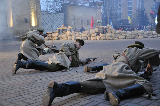 У Києві відбулася історична реконструкція бою за завод Арсенал між військами УНР і більшовиками 23