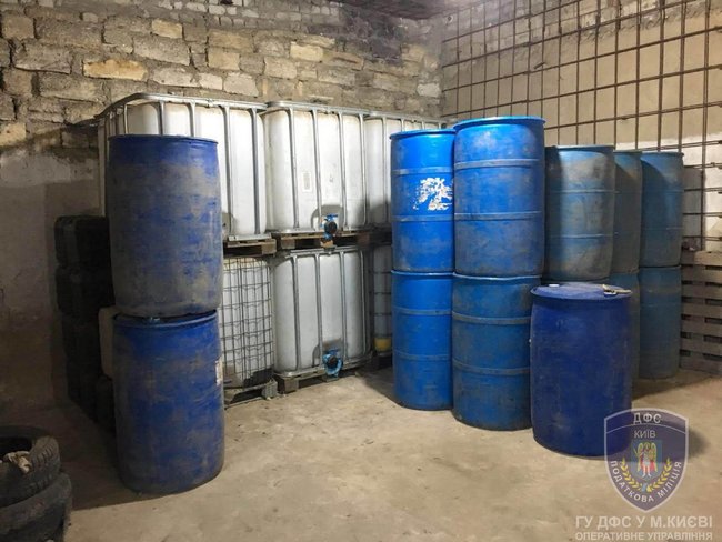 Налоговики ликвидировали массовое производство фальсифицированного алкоголя в Николаеве 06