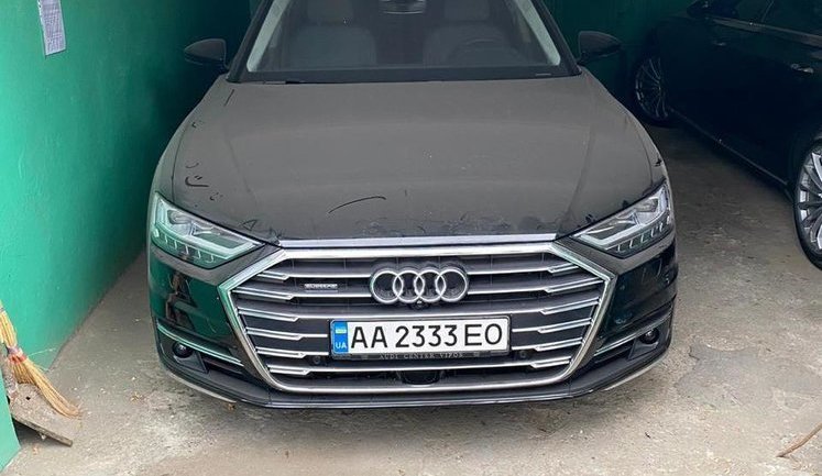 "Укрзализныця" при Кравцове купила без тендера два лимузина Audi А8 Long по 4,5 млн. Материалы переданы в НАБУ, - Лещенко. ФОТО