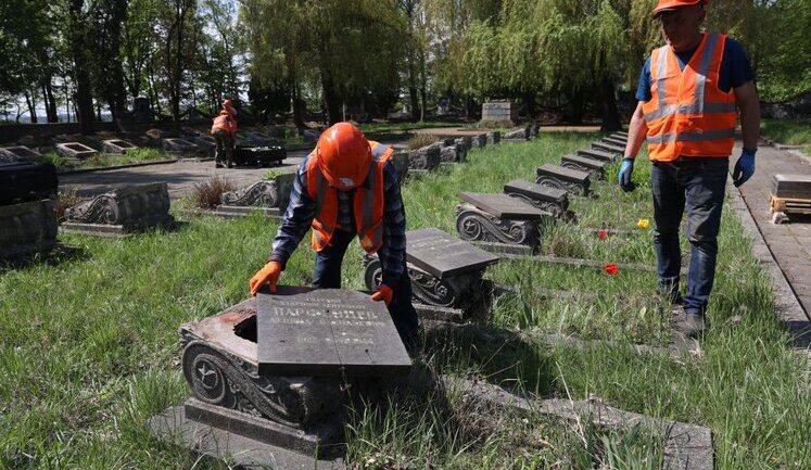 Во Львове начали эксгумацию останков агента НКВД Кузнецова, майора Путина и советских солдат. ФОТОРЕПОРТАЖ