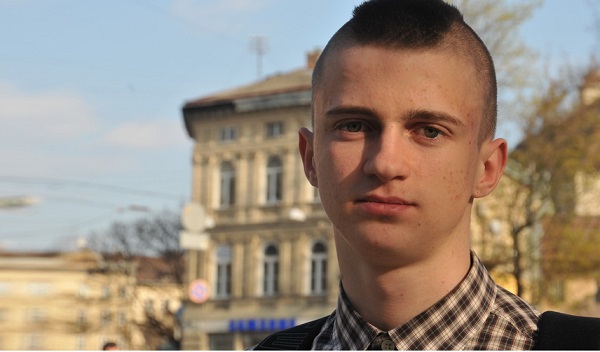 Ukrainian fighter, Euromaidan activist Ihor Halushko, wounded by enemy sniper at Marinka, needs help for treatment 01