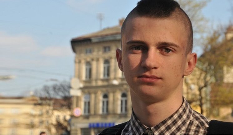 Ukrainian fighter, Euromaidan activist Ihor Halushko, wounded by enemy sniper at Marinka, needs help for treatment. PHOTOS+VIDEO