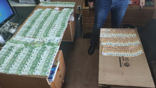 Партію автомобільних запчастин вартістю 10 млн грн, ввезених в Україну поза митним контролем, вилучено на Закарпатті 02