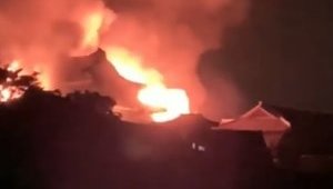 Замок из списка ЮНЕСКО горит в Японии. ВИДЕО