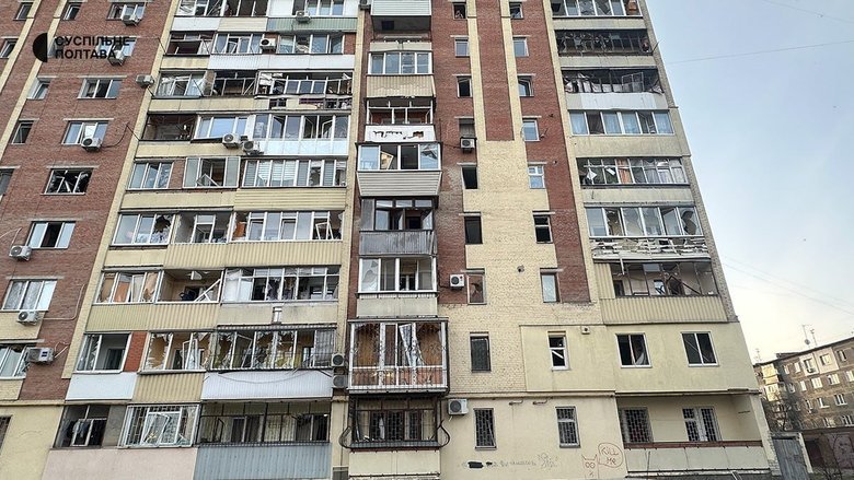 Унаслідок атаки на Полтавщині пошкоджено житлові будинки та готель, виникли пожежі.