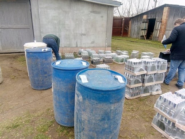 Подпольное производство фальсифицированного алкоголя ликвидировано на Львовщине. Изъято товара на 1,2 млн грн 01
