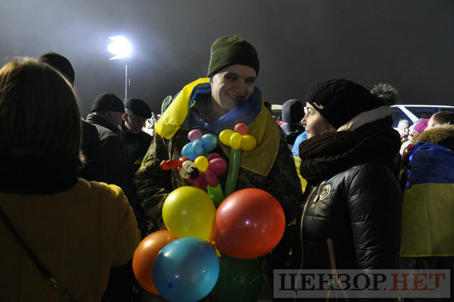 Heroes, welcome home!” liberated Ukrainian hostages enjoy warm reception at Boryspil airport 09