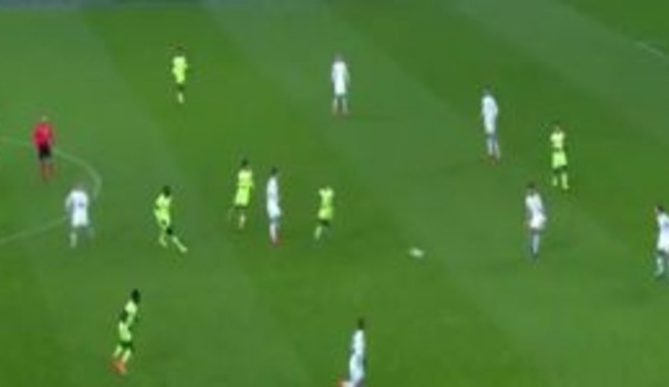 Fans boo and whistle Ukrainian President Poroshenko during Dynamo Kyiv's game with Manchester City. VIDEO