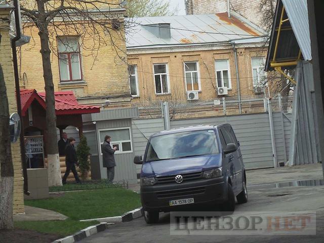 ГПУ проводит обыск в центральном офисе Укрнафты 16 ГПУ проводит обыск в центральном офисе Укрнафты 16