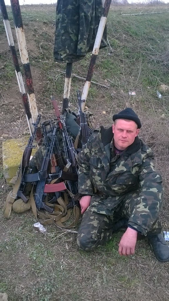 У Синельниковому на Дніпропетровщині відкрили меморіальні дошки пятьом загиблим у зоні АТО воїнам: вони були серед перших мобілізованих на захист України 02