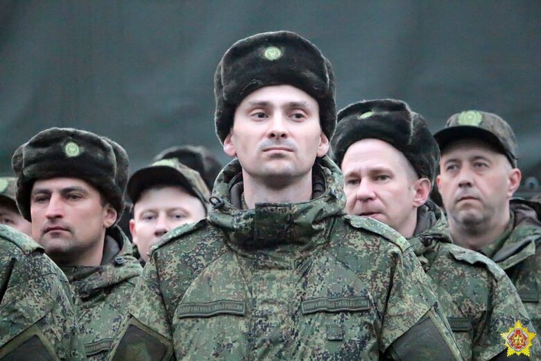 Российские военные прибывают в Беларусь 02