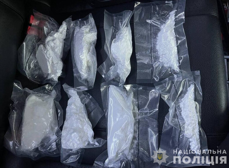 Річний прибуток у 135 млн грн: Нацполіція викрила наркоугруповання у трьох областях України 02