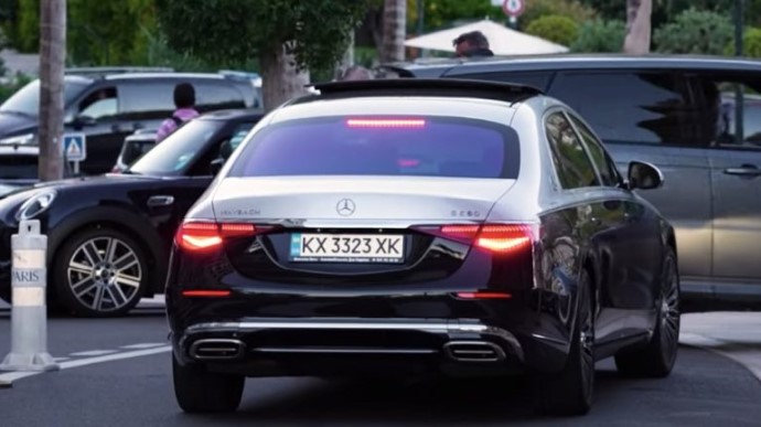 Син голови Красноградської РДА мажор Войтенко запевняє, що на Майбаху їздив у Монако за гуманітаркою 01 Син голови Красноградської РДА мажор Войтенко запевняє, що на Майбаху їздив у Монако за гуманітаркою 01