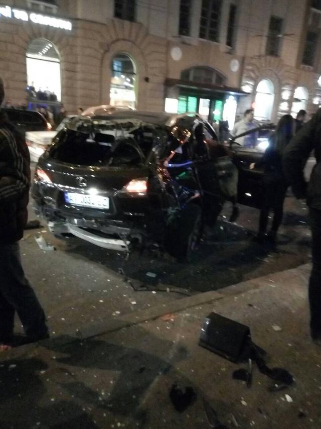 Внедорожник въехал в пешеходов на одной из центральных улиц Харькова. Очевидцы говорят о пяти погибших 01
