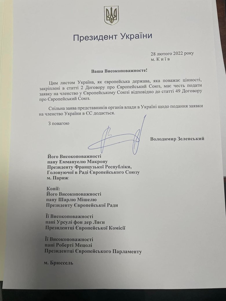 Зеленський підписав заявку на членство України у Євросоюзі 02