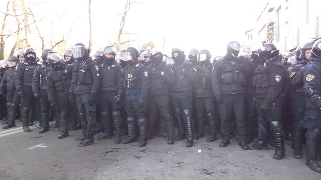 Митингующие против рынка земли установили под Радой палатки 24