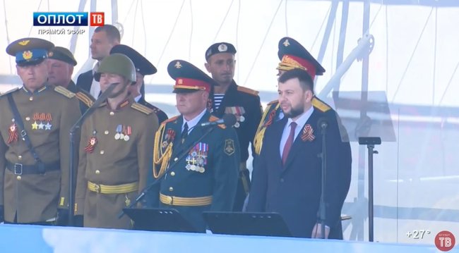 Оккупанты проводят в Донецке военный парад 06