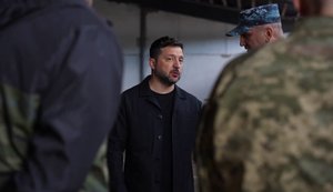 Зеленский начал поездку в Одесскую область с совещания по вопросам безопасности Южного региона: требуется больше вертолетов для защиты от дронов. ВИДЕО
