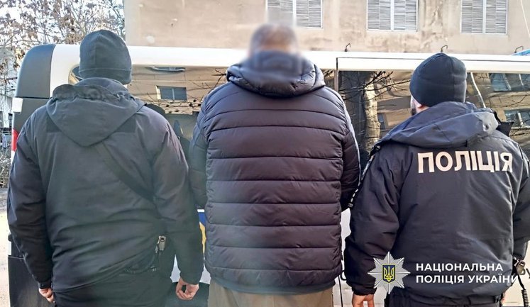 Нетверезий відвідувач ресторану в Одесі відкрив стрілянину, вимагаючи наркотики в офіціантки: його затримано. ФОТОрепортаж