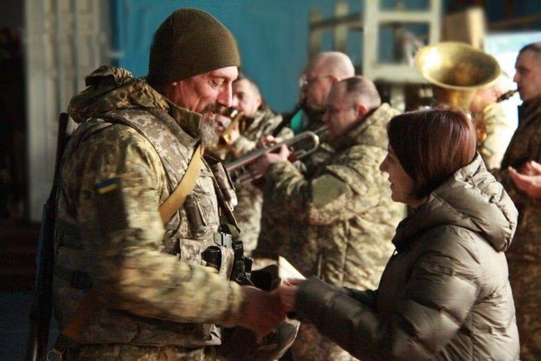 Піхотинців, які обороняють Бахмут, відзначили нагородами 07