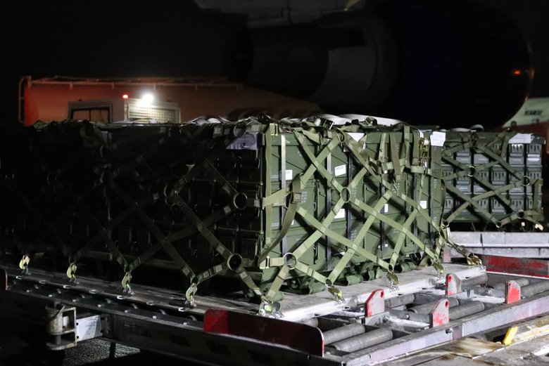 Перша партія військової допомоги від США прибула до України, - посольство 02